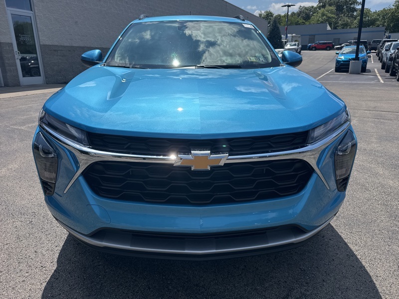 2025 Chevrolet Trax LT photo 8