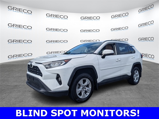 2020 Toyota RAV4 XLE photo 4