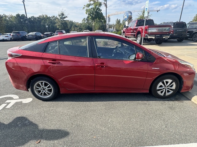 2016 Toyota Prius Four photo 4