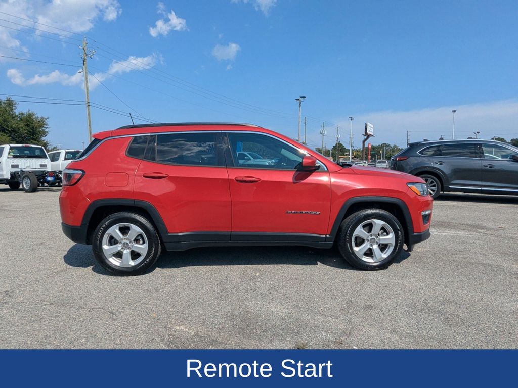 2020 Jeep Compass Latitude photo 2