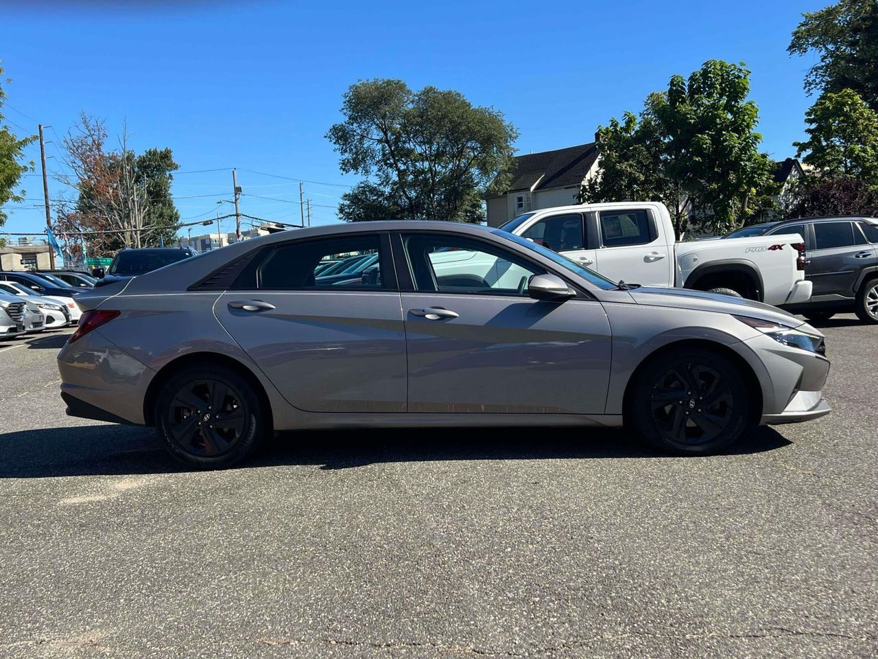 2021 Hyundai Elantra SEL photo 3