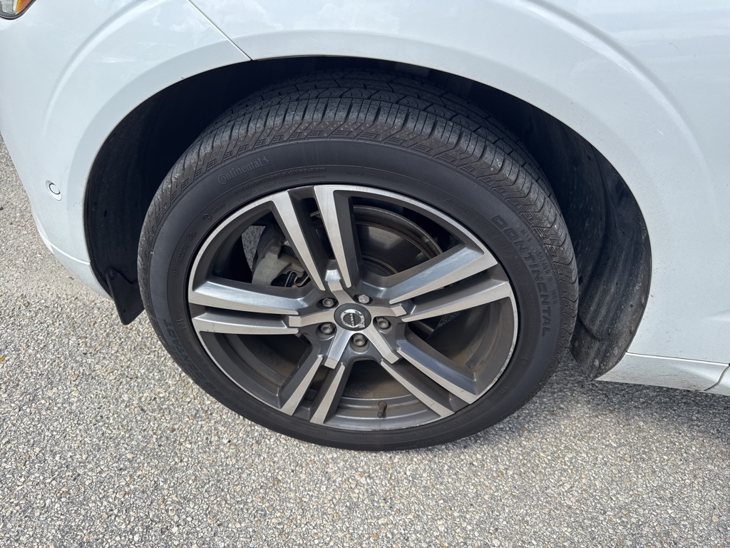 2019 Volvo XC60 T5 Momentum photo 9