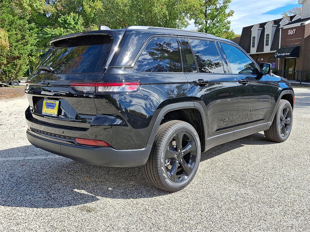 2025 Jeep Grand Cherokee Limited photo 3