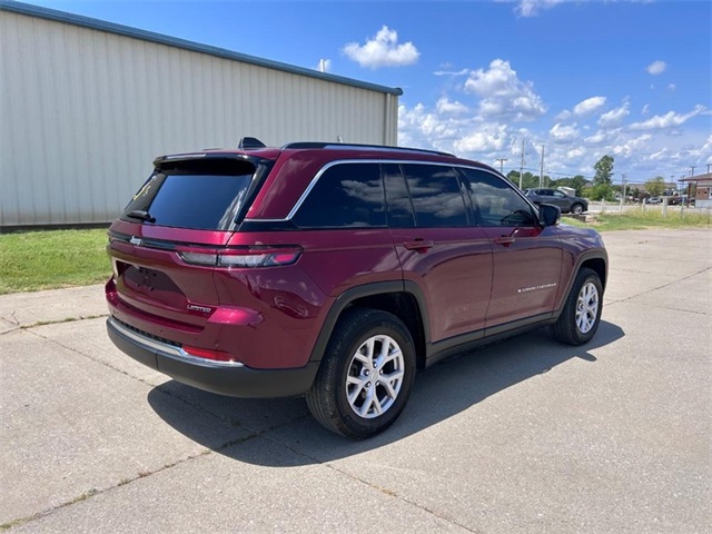 2022 Jeep Grand Cherokee Limited photo 2