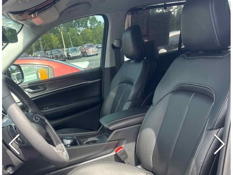 2024 Jeep Grand Cherokee Limited photo 5