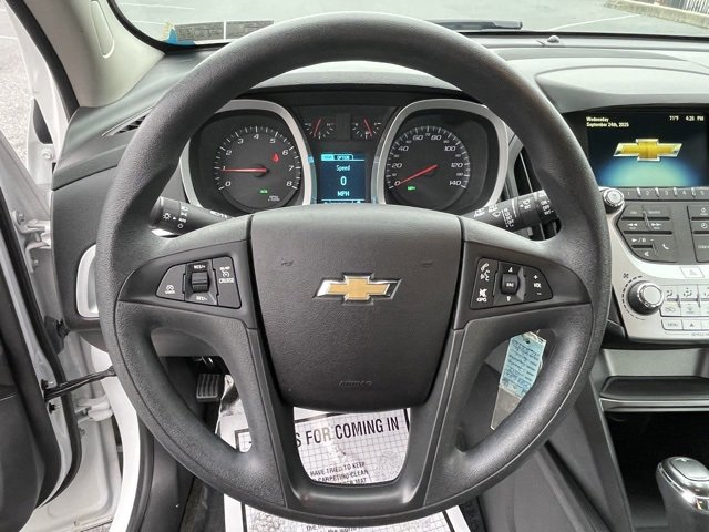2017 Chevrolet Equinox LS photo 19