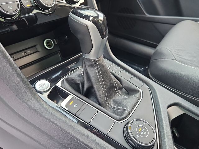 2022 Volkswagen Taos SEL photo 16