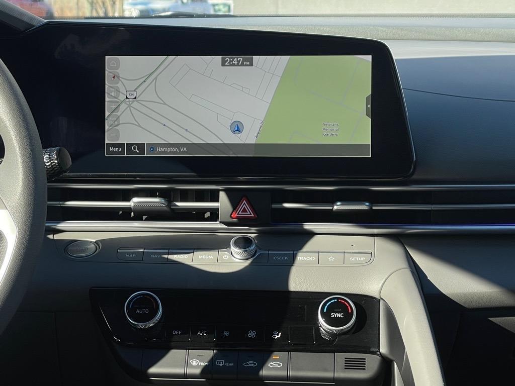 2024 Hyundai Elantra SEL photo 18