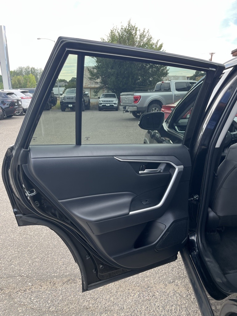 2024 Toyota RAV4 XLE photo 13