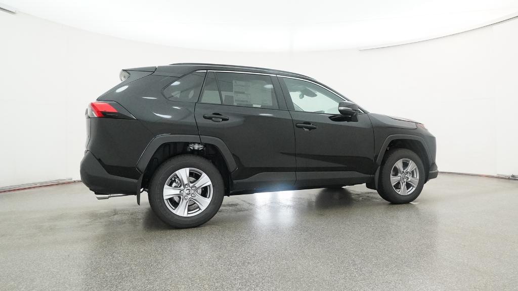 2025 Toyota RAV4 XLE photo 8