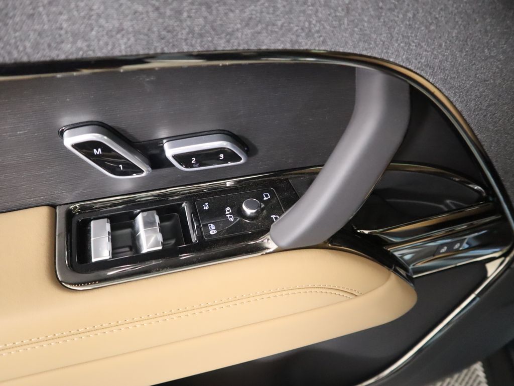 2025 Land Rover Range Rover Sport SE photo 24