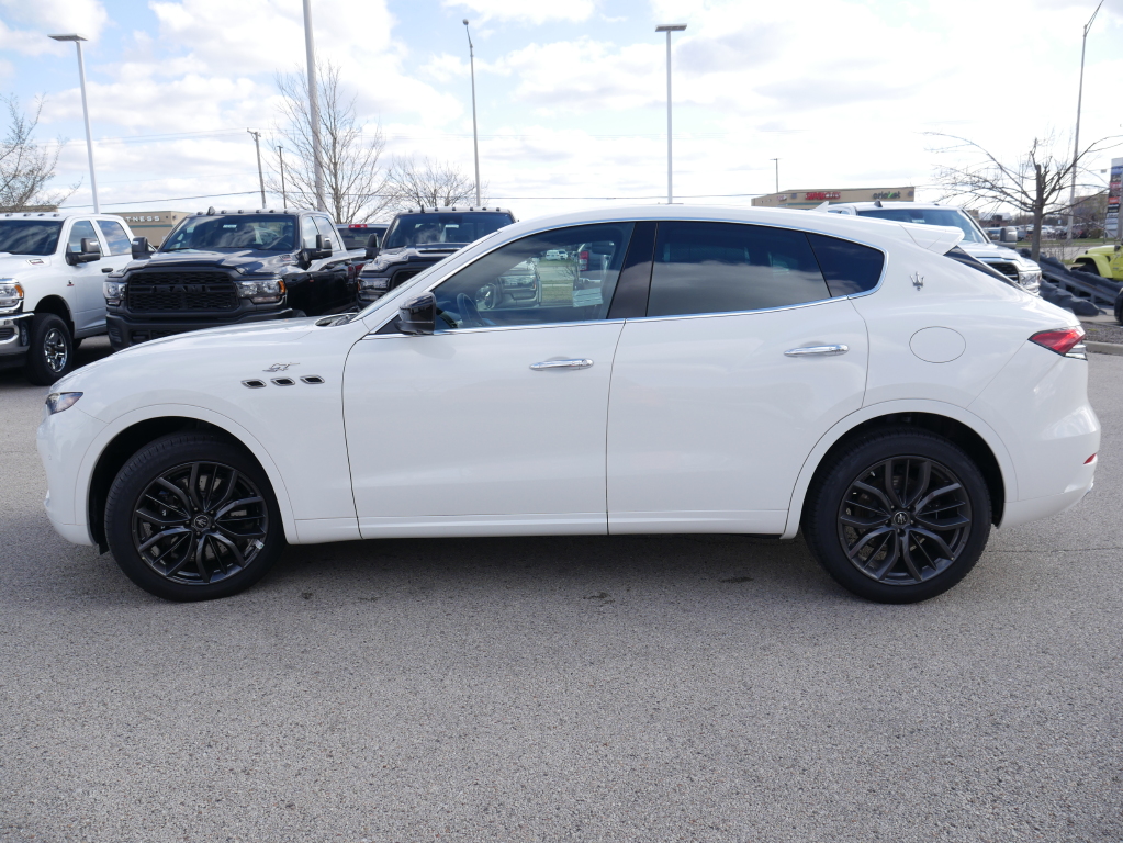 2024 Maserati Levante GT photo 11