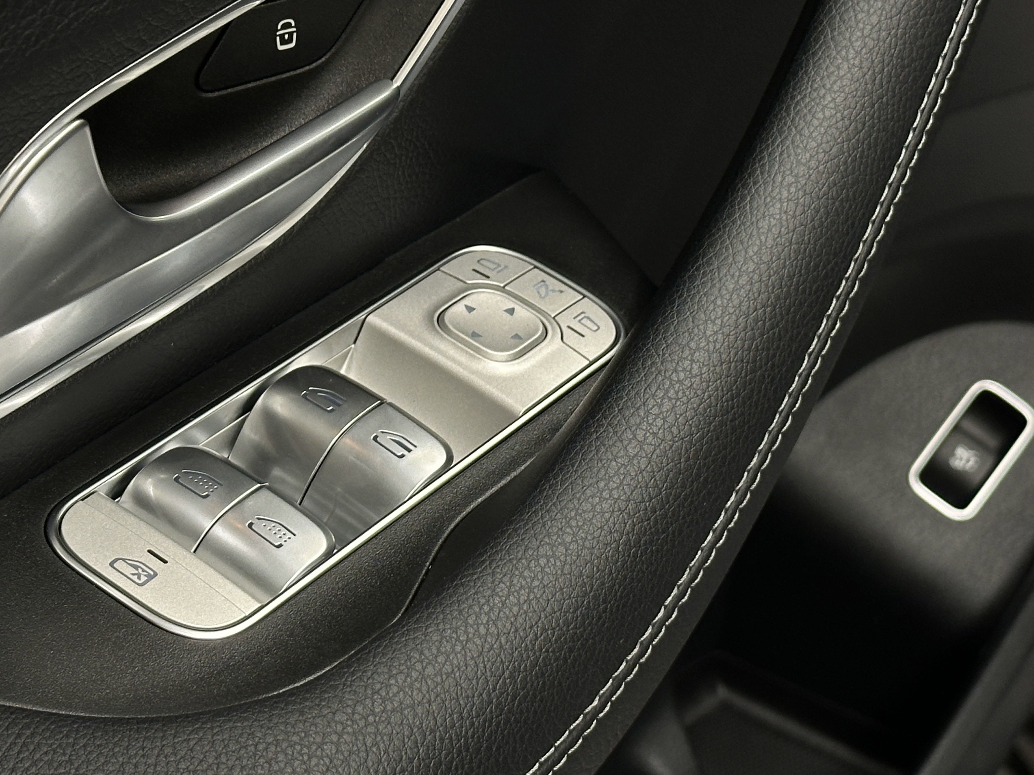 2024 Mercedes Benz GLS 450 4MATIC photo 5