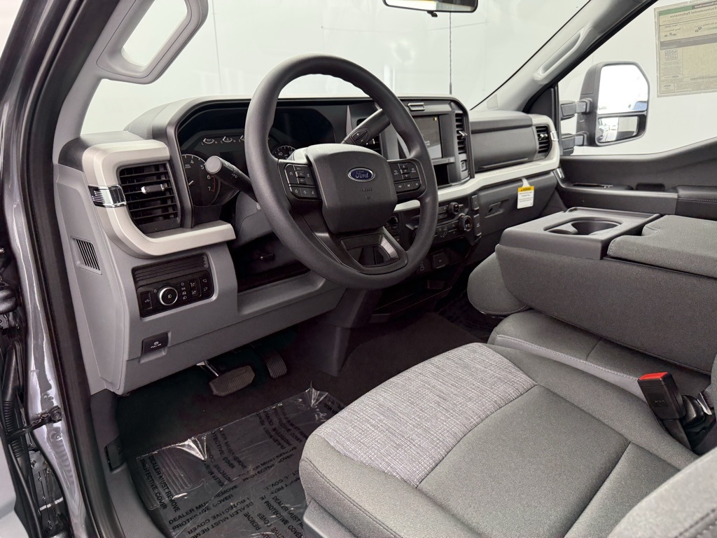 2026 Ford F-350 XLT photo 3