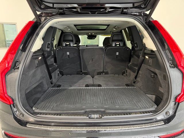 2016 Volvo XC90 T6 Momentum photo 35