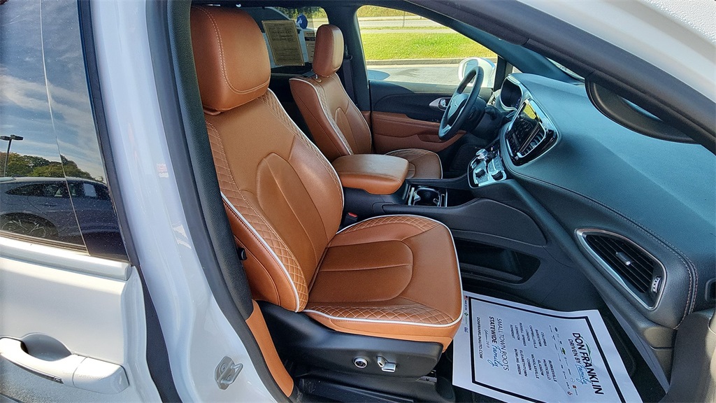 2024 Chrysler Pacifica Pinnacle photo 29