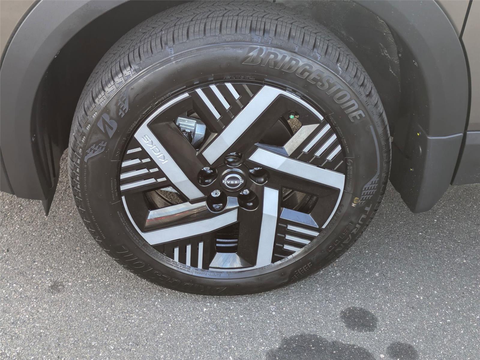 2026 Nissan Kicks SV photo 9