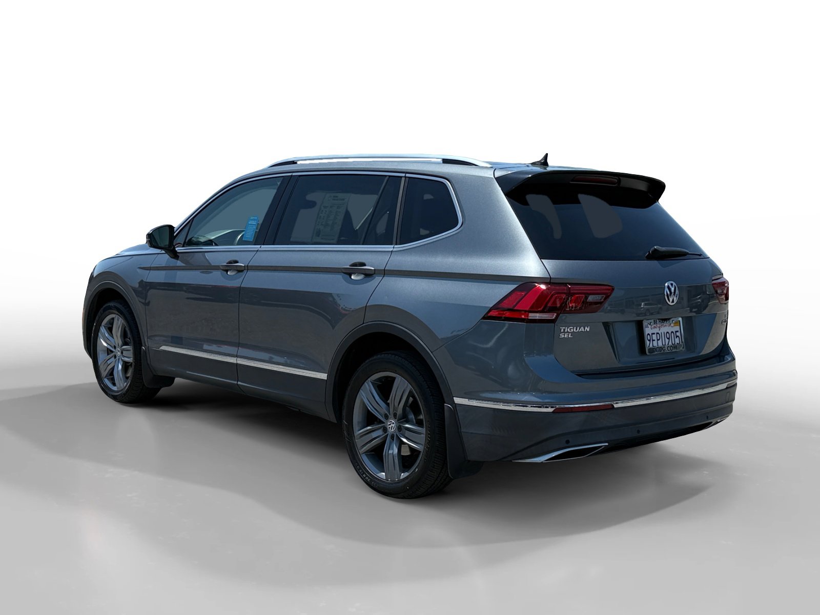 2018 Volkswagen Tiguan SEL Premium photo 2