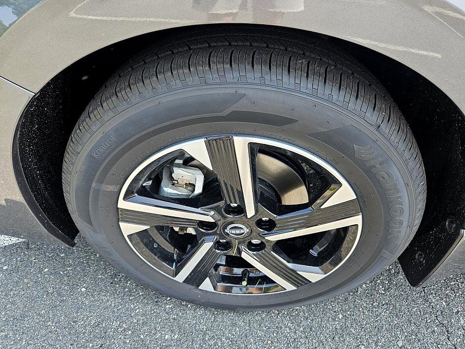 2025 Nissan Sentra SV photo 17