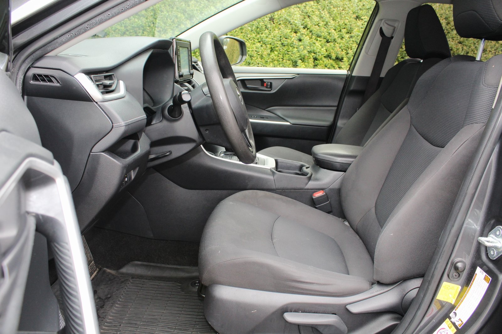 2019 Toyota RAV4 LE photo 4