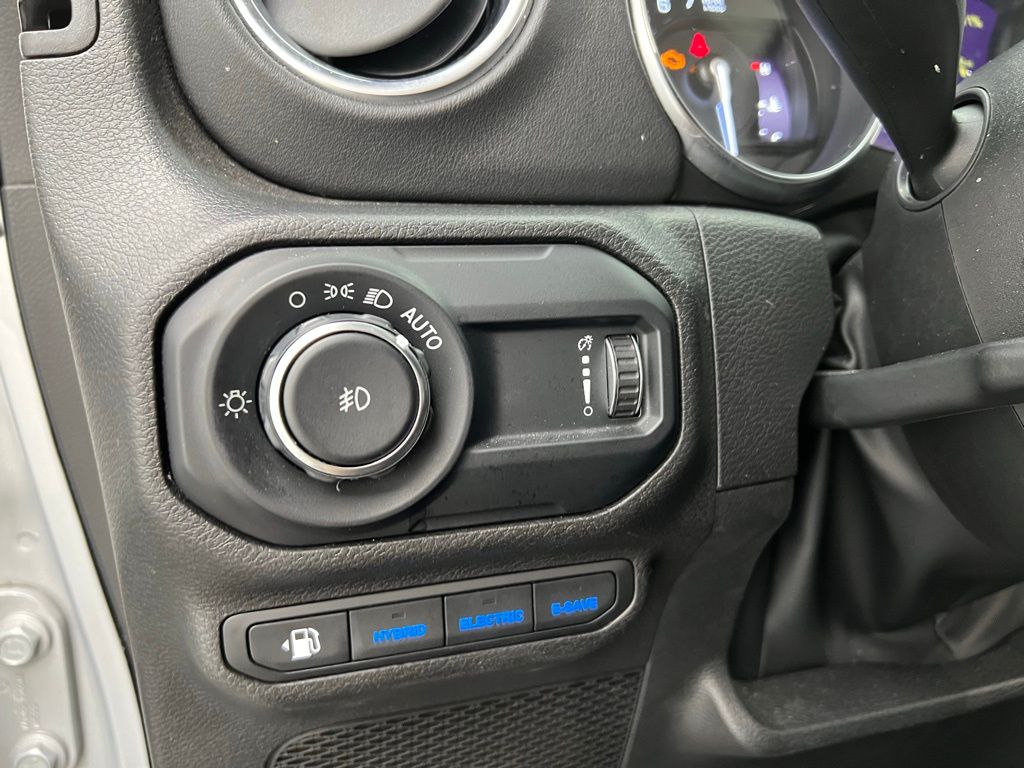 2023 Jeep Wrangler Sahara 4xe photo 19