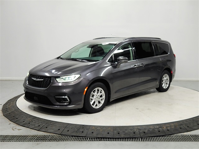 2022 Chrysler Pacifica Touring L photo 3