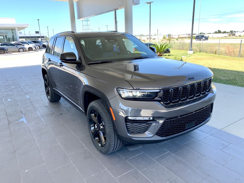 2025 Jeep Grand Cherokee Limited photo 4
