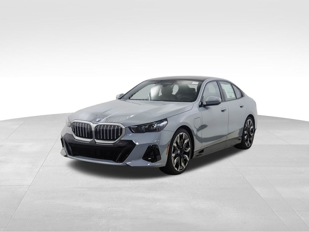 2026 BMW 5 Series 550e's photo