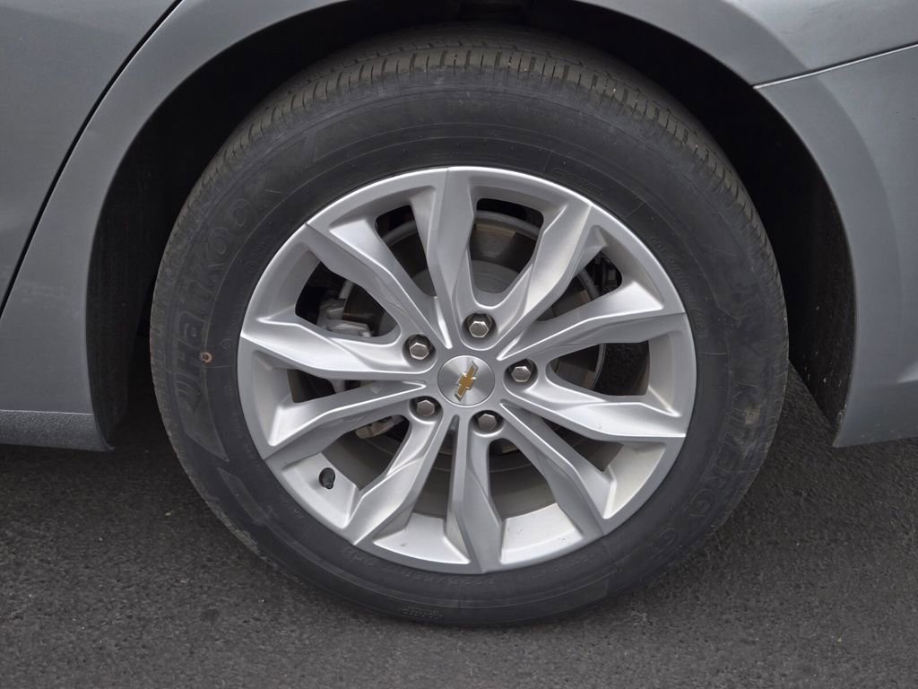 2024 Chevrolet Malibu 1LT photo 3