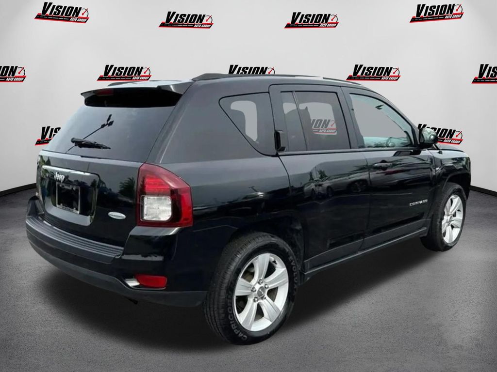 2017 Jeep Compass Latitude photo 5