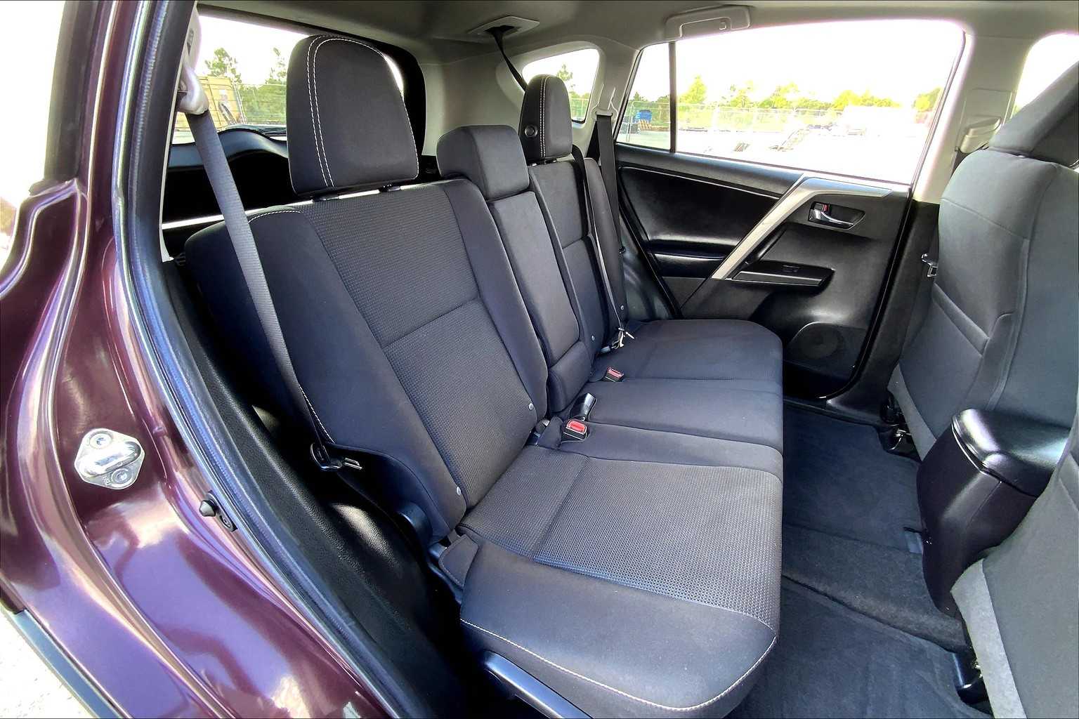 2018 Toyota RAV4 XLE photo 18