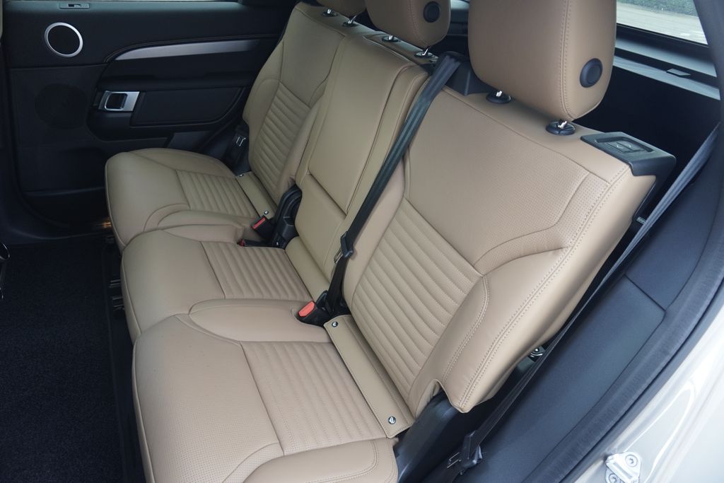 2025 Land Rover Discovery SE photo 30