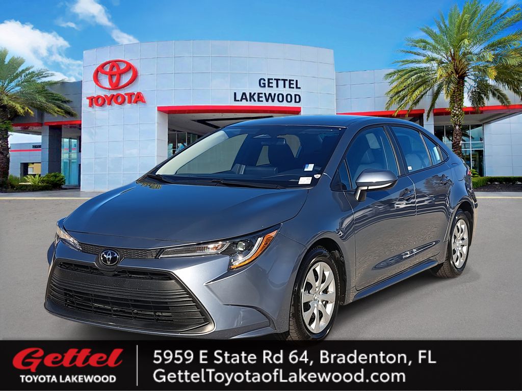 2025 Toyota Corolla LE's photo