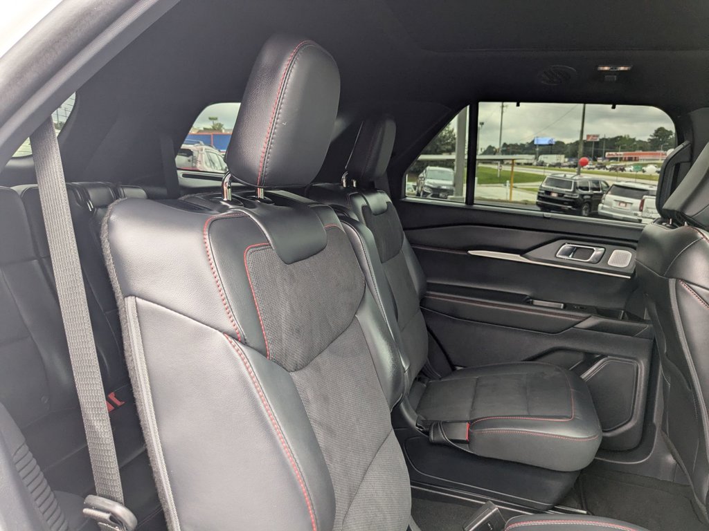 2025 Ford Explorer ST photo 25