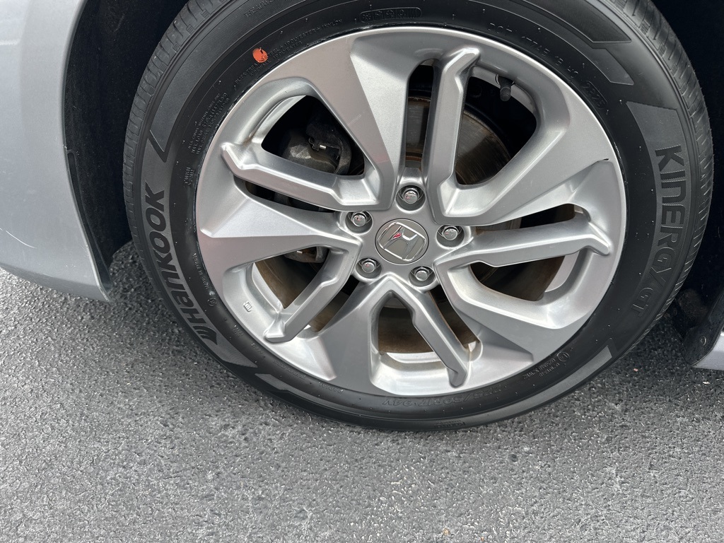 2018 Honda Accord LX photo 10