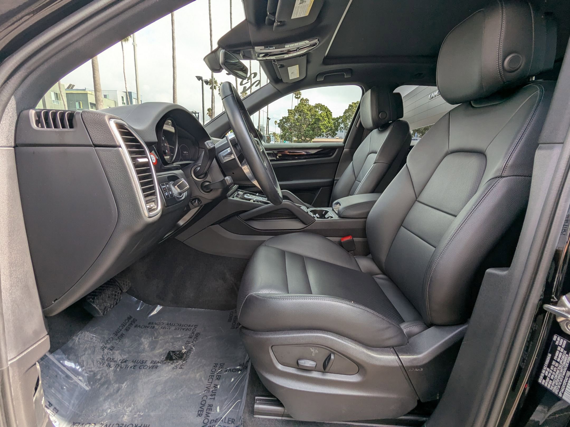 2023 Porsche Cayenne Platinum Edition photo 17