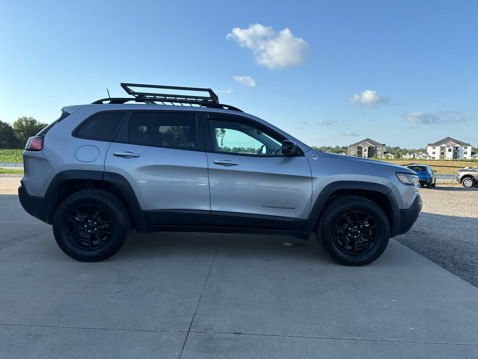 2022 Jeep Cherokee Trailhawk photo 2