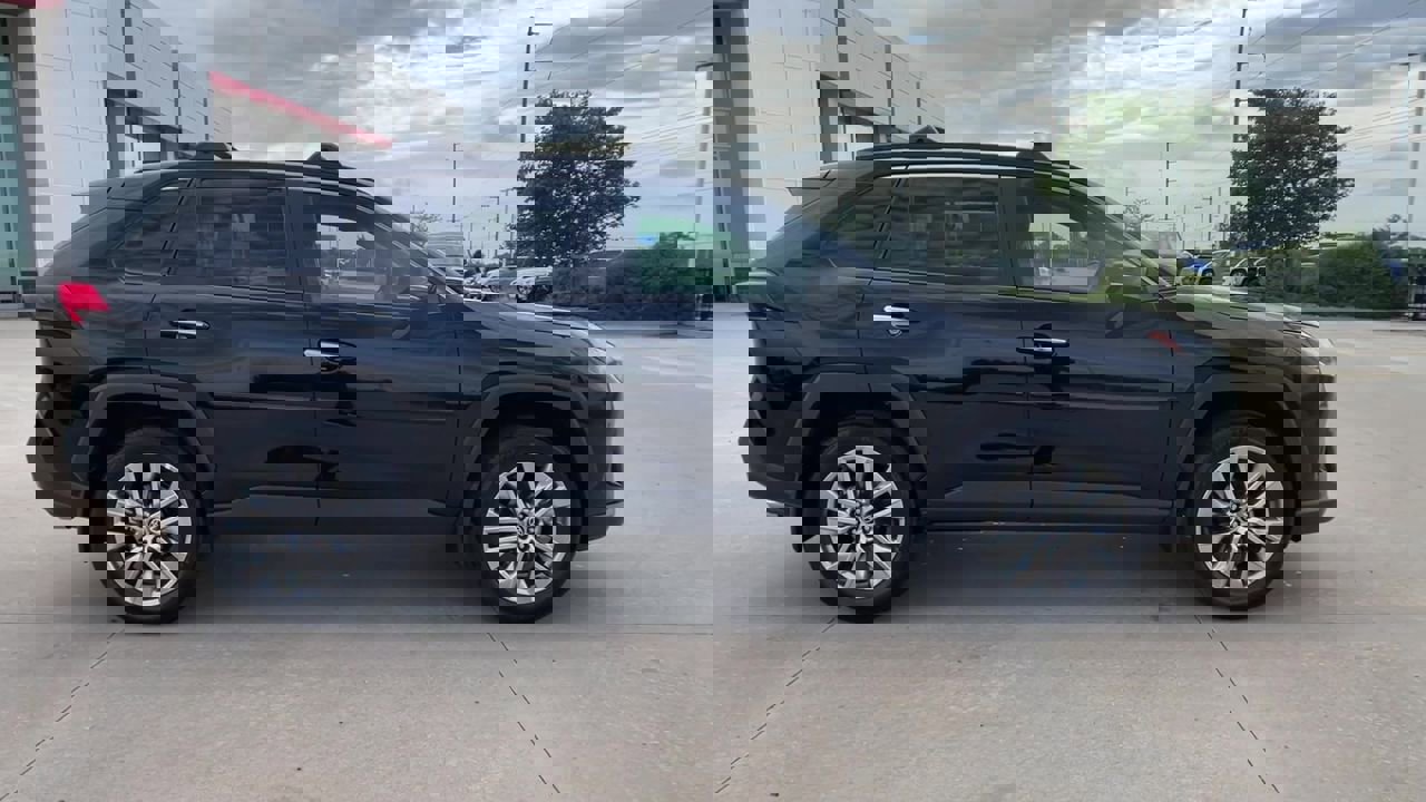 Used 2022 Toyota RAV4 Limited with VIN 2T3N1RFV9NC284310 for sale in Kansas City