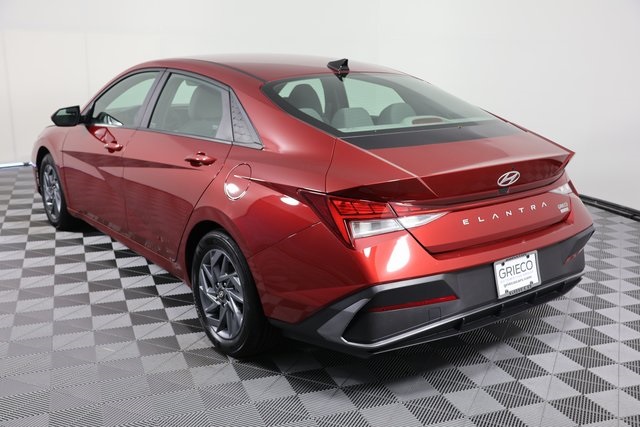 2024 Hyundai Elantra Hybrid Blue photo 6