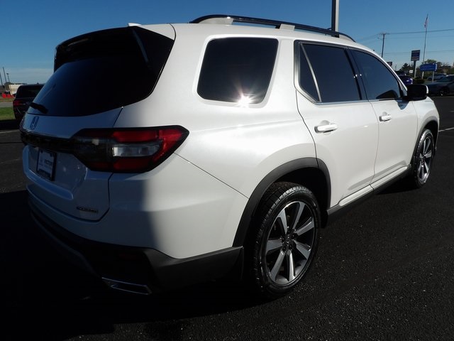 2023 Honda Pilot Touring photo 3