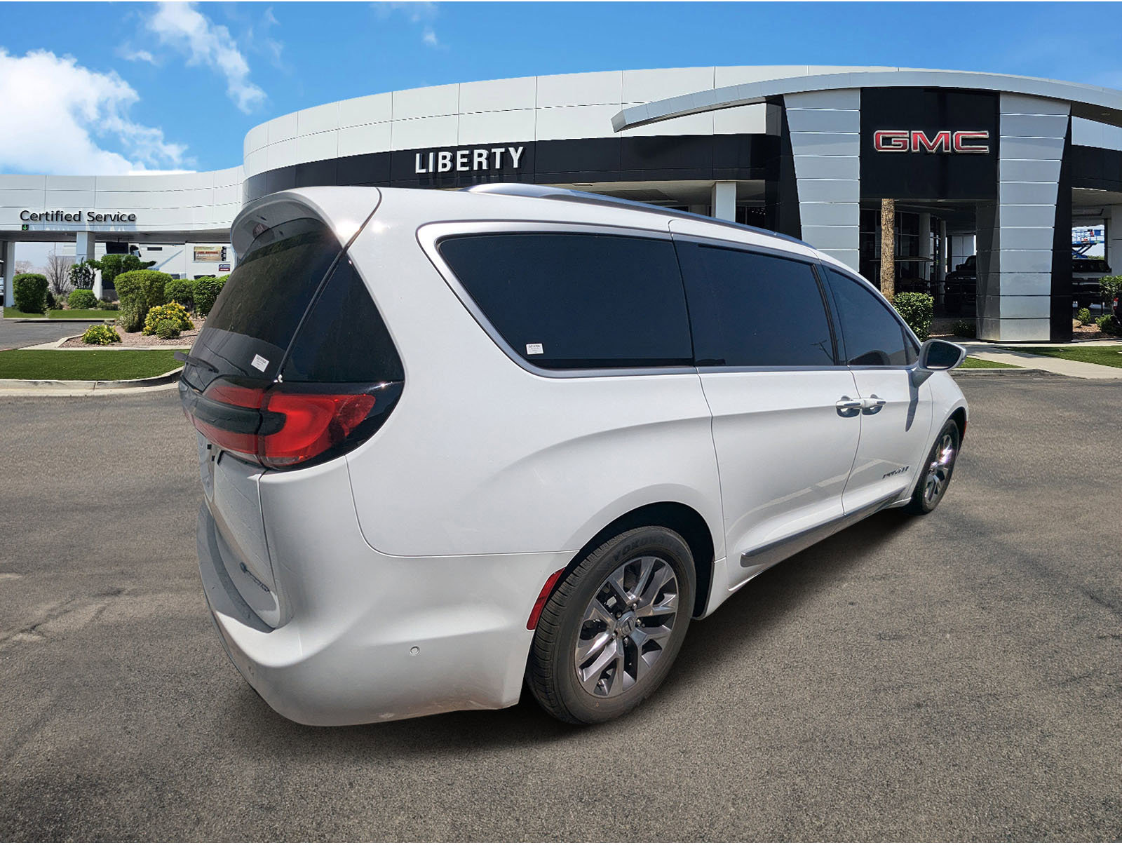 2022 Chrysler Pacifica Hybrid Pinnacle photo 2