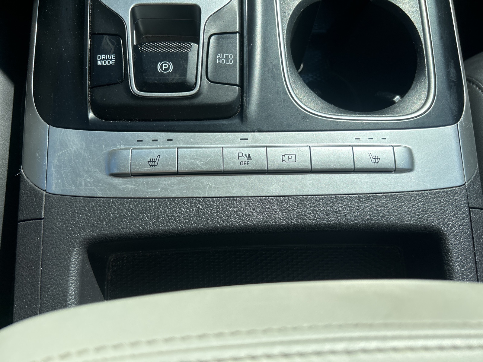 2024 Kia Carnival LX photo 22