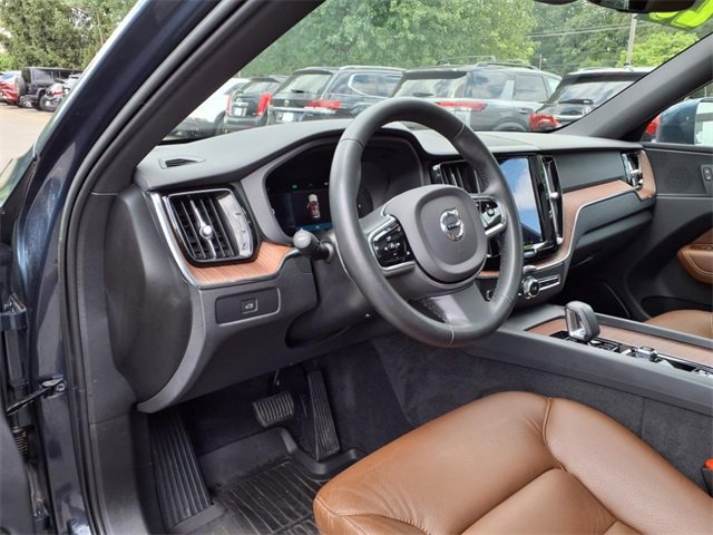 2023 Volvo XC60 Plus photo 13