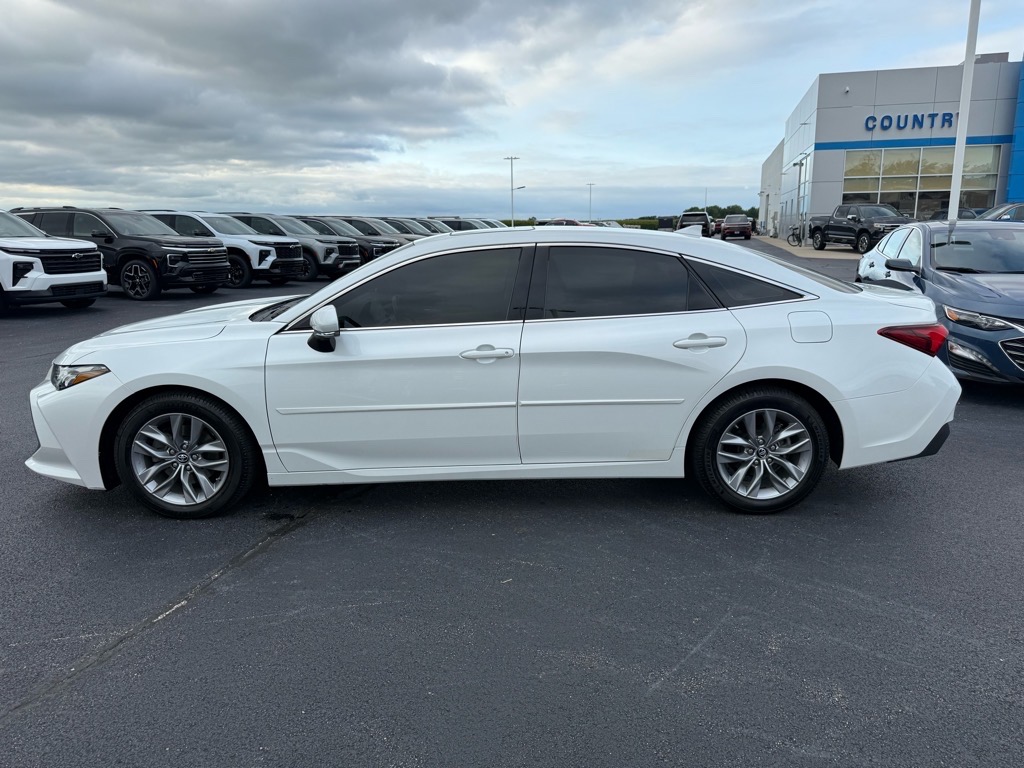 2019 Toyota Avalon XLE photo 2