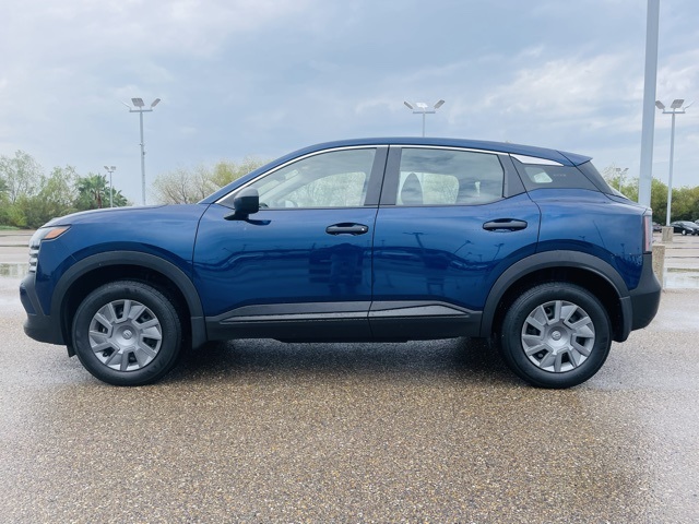 2025 Nissan Kicks S photo 3