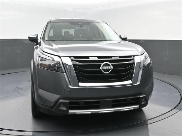 2025 Nissan Pathfinder Platinum photo 2