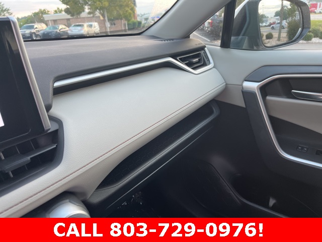 2023 Toyota RAV4 XLE photo 27