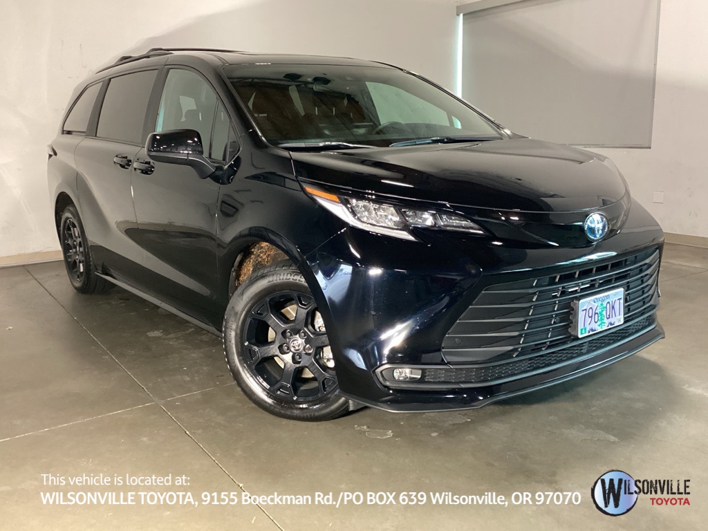 2025 Toyota Sienna Woodland Edition's photo