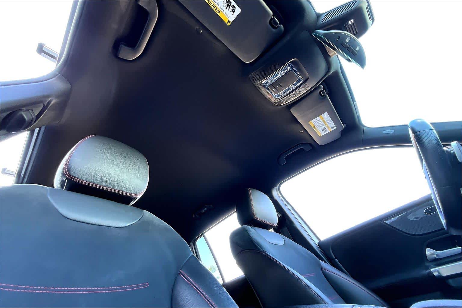 2022 Mercedes Benz GLB 250 photo 4