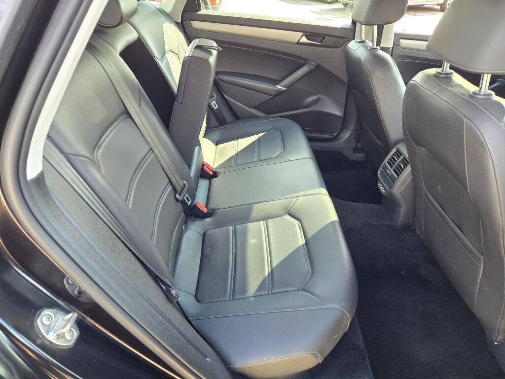 2021 Volkswagen Passat 2.0T SE photo 7